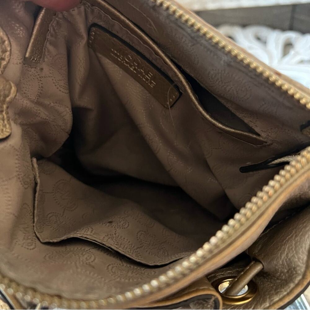 Michael Kors Leather Crossbody Purse Bag - Picture 3 of 11